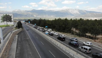 Tatilcilerin araç kuyruğunun sonu görünmüyor