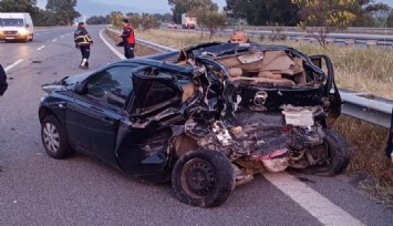 Tırın çarptığı otomobil hurdaya döndü: 1'i ağır 2 yaralı