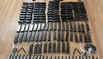 Çekici üzerinde taşınan araçtan 45 adet ruhsatsız tabanca bulundu