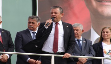 CHP Genel Başkanı Özel, Uşak Belediyesini ziyaret etti