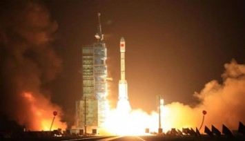 Çin’in keşif aracı, Ay yörüngesine girdi