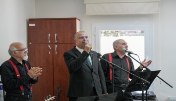 Çınarlar saz çaldı, Başkan Işık türkü söyledi