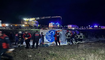 Niğde - Ankara Otoyolu'nda otobüs şarampole devrildi: 2 ölü, 40 yaralı