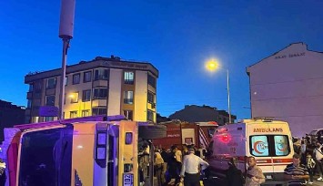 İstanbul'da demir yüklü kamyonet devrildi, 3 çocuk demirlerin altında kaldı