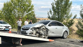 Uşak’ta iki otomobil çarpıştı: 2 ölü, 2 yaralı