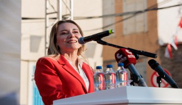 Ayla Ökmen Mutlu Çocuklar Oyun Evi açılışını CHP Lideri Özel gerçekleştirdi