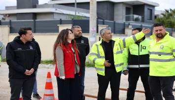 Başkan Denizli, Çakabey Mahallesi’ndeki yağmur suyu hattı çalışmalarını inceledi