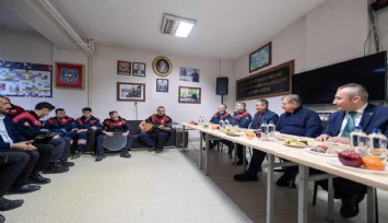 Başkan Tugay 2025’i nöbetteki itfaiyecilerle karşıladı