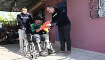 Bayraklı Belediyesinden engelli vatandaşlara tekerlekli sandalye