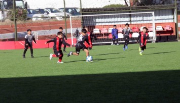 Bayraklı’da U-10 Cup Futbol Turnuvası başladı