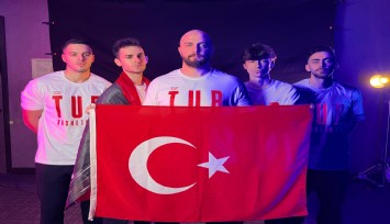 E-spor milli takımından gururlandıran dünya ikinciliği