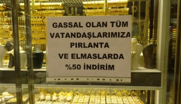 Elazığ’da bir kuyumcu gassallara pırlanta ve elmas ürünlerinde yüzde 50 indirim kampanyası başlattı
