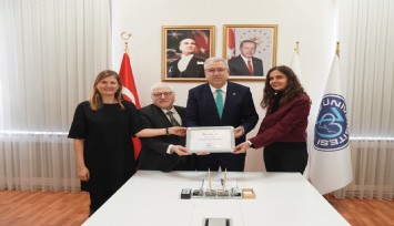 Greenmetric Dünya Yeşil Üniversiteler Sertifikası Rektör Prof. Dr. Budak’a takdim edildi