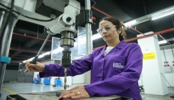 İstihdamın her alanında kadın gücü: Konaklı kadın CNC operatörleri geliyor