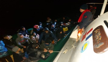 İzmir açıklarında can pazarı: Ölüme sürüklenen 40 göçmen kurtarıldı