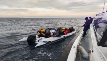 İzmir açıklarında göçmen hareketliliği:  32 göçmen ve 1 göçmen kaçakçısı yakalandı