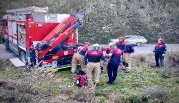 İzmir'de dengesini kaybedip yamaca düşen vatandaşı itfaiye ekipleri kurtardı