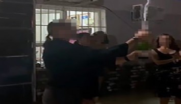 İzmir'de bir öğretmen okul bahçesinde şampanya patlattı