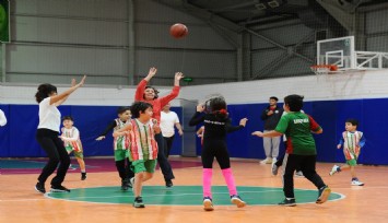Karşıyakalı aileler basketbol şenliğinde buluştu