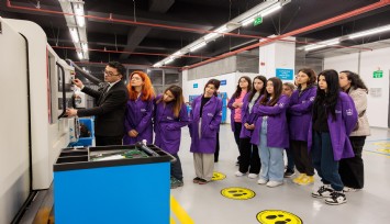 Konak’ta tabular yıkılıyor: Kadınlara CNC operatörlüğü eğitimi