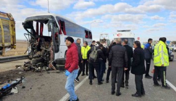 Konya’da feci kaza: Yolcu otobüsü kamyona çarptı, 3 kişi hayatını kaybetti, 33 kişi yaralandı