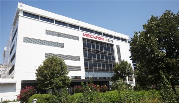 Küçük Ayaz robotik cerrahi ameliyat ile sağlığına kavuştu