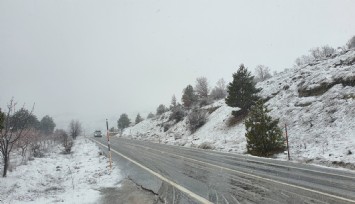 Manisa'nın Demirci ilçesi beyaza büründü