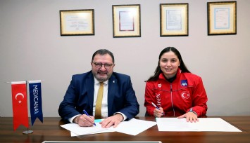 Medicana İzmir Hastanesi, başarılı yüzücü Bengisu Avcı'nın sağlık sponsoru oldu