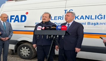 AFAD Başkanı Pehlivan ve Vali Elban'dan Foça'da açıklama: Selde kaybolan adamı arama çalışmaları devam ediyor