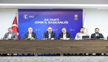 AK Parti İzmir’de yerel yönetimler zirvesi düzenledi