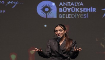 Altın Portakal 2025: ''Onur, Emek, Başarı'' ödülleri verildi