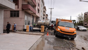 Büyükşehir Belediyesi ekipleri Bergama’da aşırı yağışlarla mücadele ediyor