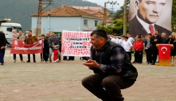 Cumhuriyet Bayramı gösterisinde duygulandıran anlar: Kızı gösteri yapabilsin diye atkısıyla minderleri kuruttu