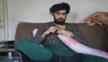 Hatay'da telefon bağımlısı genç 3 yıldır dışarı çıkmıyor, banyo yapmıyor