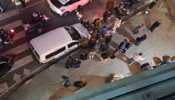 İstanbul'da yol tartışması: Kadın motorcuyu kaputunda sürükledi