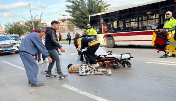 İzmir'de belediye otobüsünün çarptığı kadın ağır yaralandı