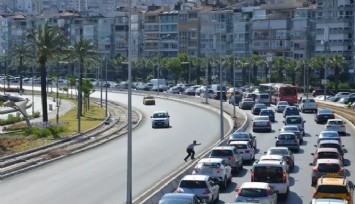 İzmir’de Cumhuriyet Bayramı’na özel trafik düzenlemesi: Atatürk Caddesi araç trafiğine kapatılacak