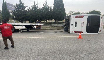 İzmir’de havalimanı servis aracı devrildi: 5 yaralı