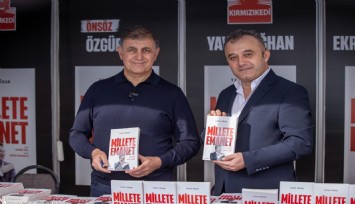 Cemil Tugay, Ekrem İmamoğlu adına kitap imzaladı
