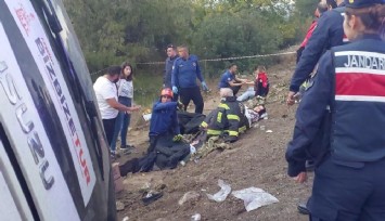 İzmir’den Buldan’a gelen tur otobüsü şarampole yuvarlandı: 2 can kaybı, 5 yaralı