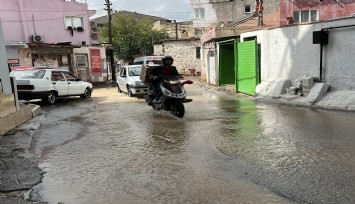 İzmir’i sağanak vurdu: Bazı cadde ve sokaklar göle döndü