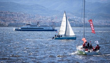 İzmir Körfezi’ndeki yat yarışlarının startını Başkan Tugay verdi