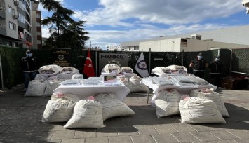 İzmir Polisi 881 bin 800 sentetik uyuşturucu yakaladı