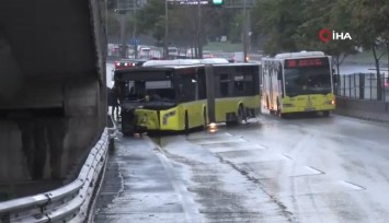 Kadıköy’de İETT otobüsü bariyerlere saplandı: 2 yaralı, sürücü alkollü çıktı