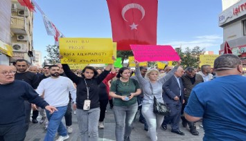 Karşıyaka’da pazarcılardan özelleştirme tepkisi: Başkan istifa sloganlarıyla yürüdüler