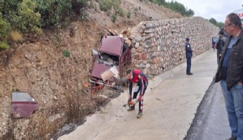 Kaygan yolda kontrolden çıkan araç istinat duvarına çarptı:  Karı koca hayatını kaybetti