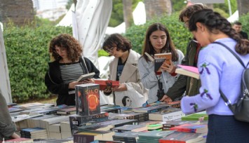 Kültürpark kitaplarla canlandı: Kitap Fuarı büyük ilgi görüyor