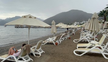 Marmaris’te yağmura rağmen deniz keyfi
