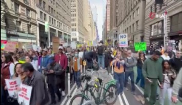 New York'ta on binlerce kişi Trump'ı protesto etti