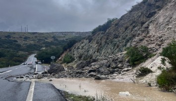 Şiddetli yağış Foça ve Aliağa’yı vurdu: İzmir yolunda yer yer heyelan meydana geldi
